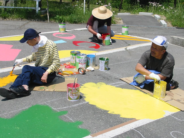 駐車場にアート