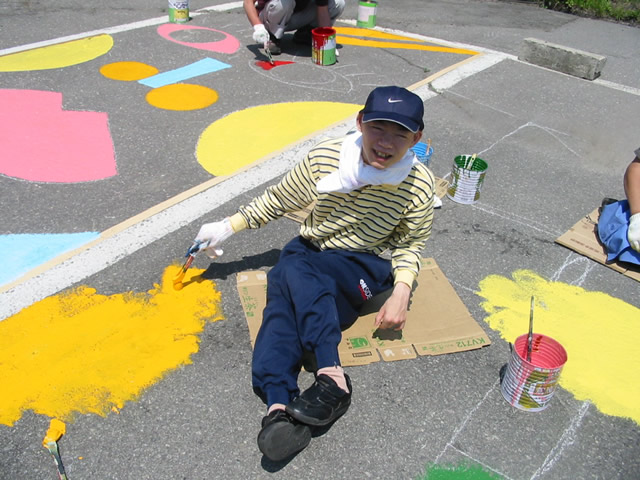 駐車場にアート